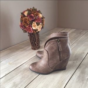 Gorgeous Tan/Brown Wedge Booties